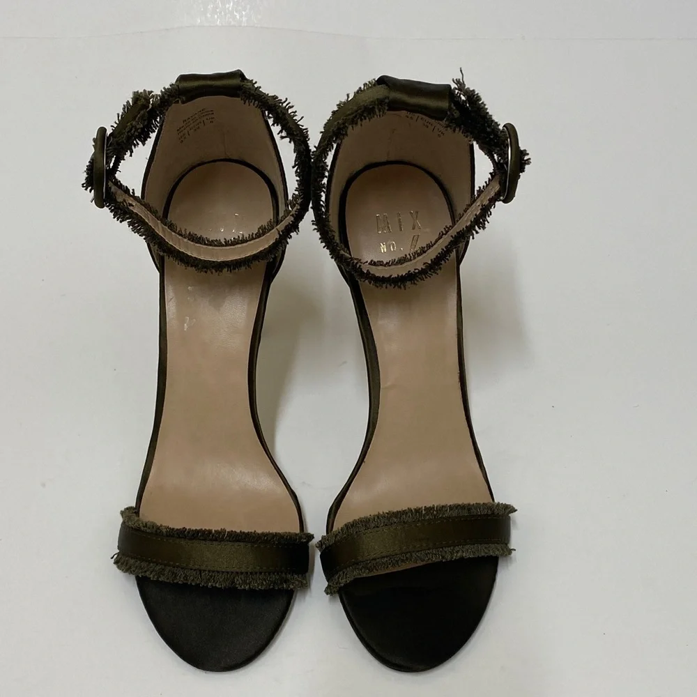 Mix No. 6  Rayane   Woman’s 4” heel in Army Green Color Size 8.5